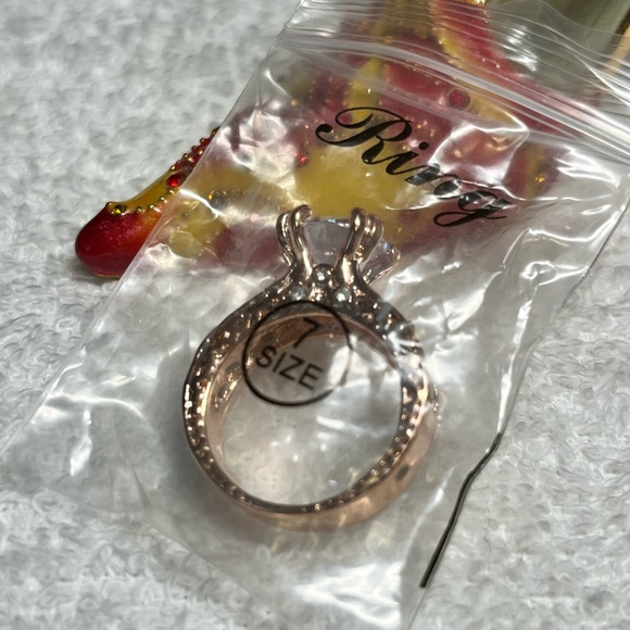 🍑Stunning rose gold chunky rhinestone ring -etched NWOT - Picture 9 of 10